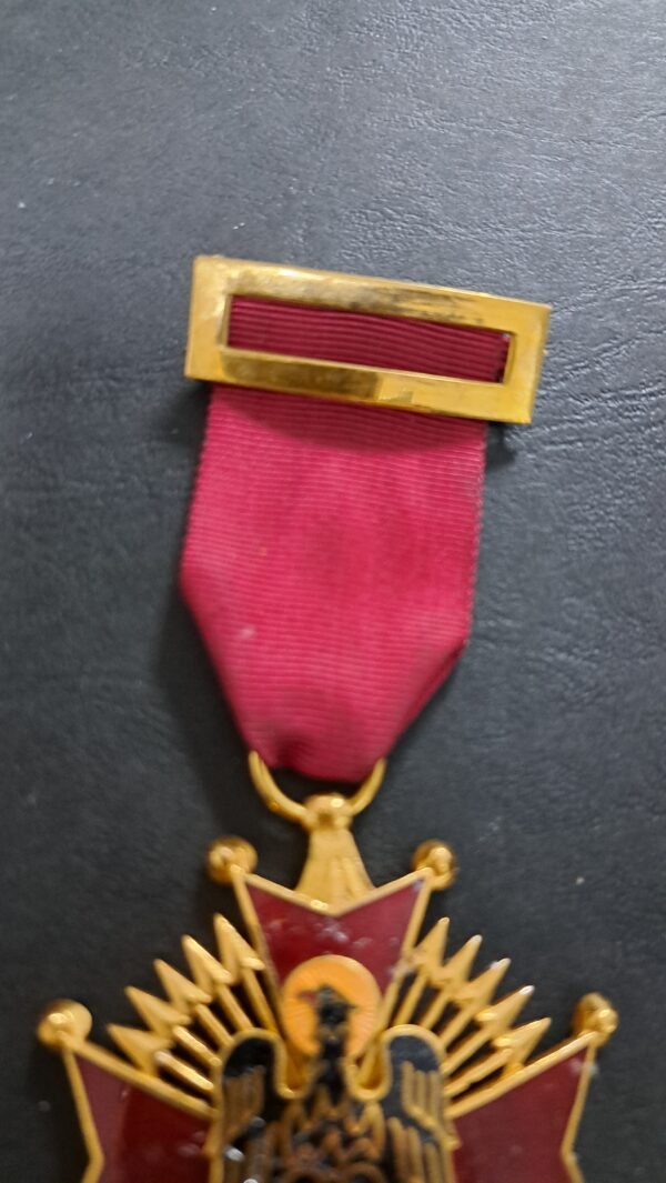 Medalla o condecoración cruz de caballero orden de cisneros - Imagen 3